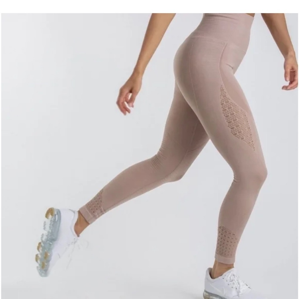 Gymshark Seamless energy High Waisted Legging. Size S taupe